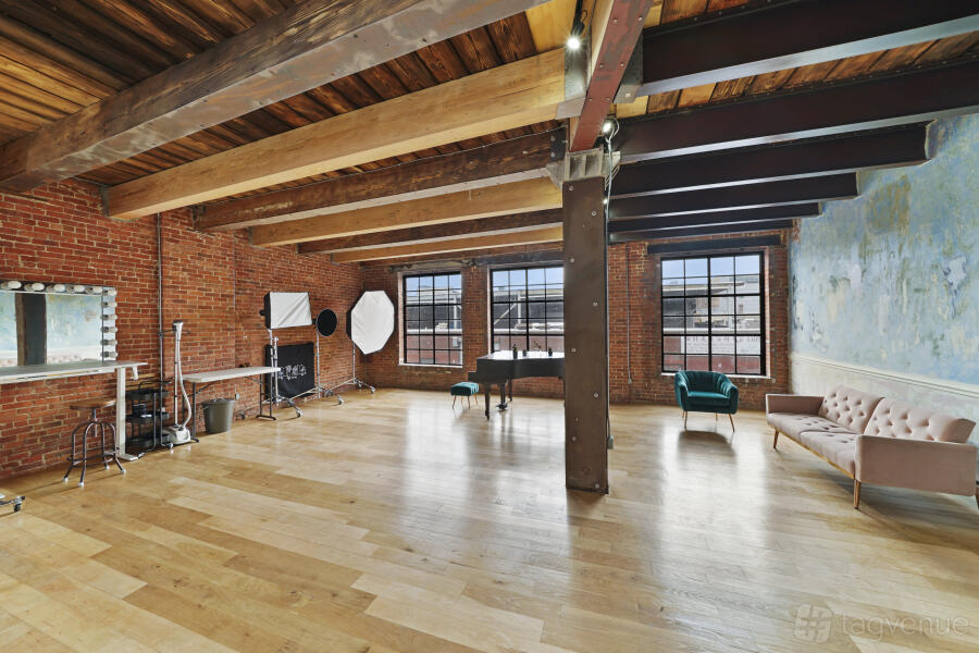 Elegant Historic Brick Studio Elegant Historic Brick Studio