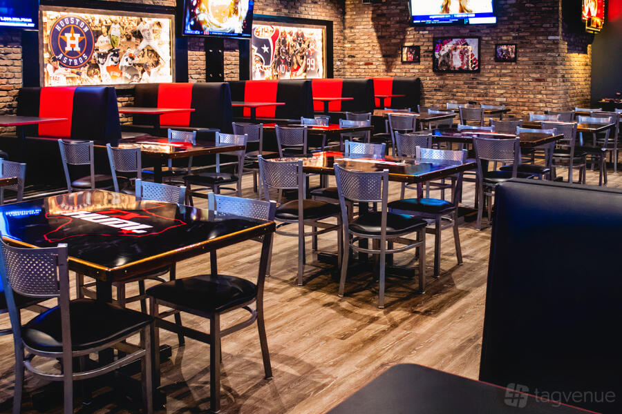 Inside Dining at Texas Huddle