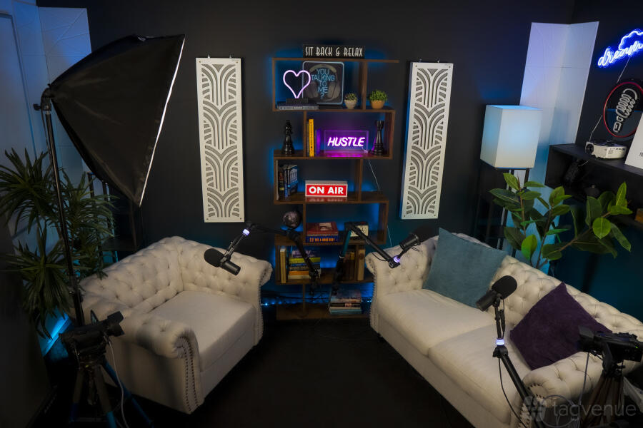 Podcast Studio w/ Engineer Podcast Studio w/ Engineer