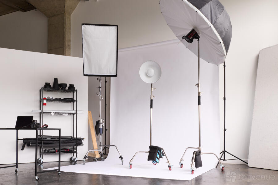 Fully-Equipped Photo Studio Fully-Equipped Photo Studio