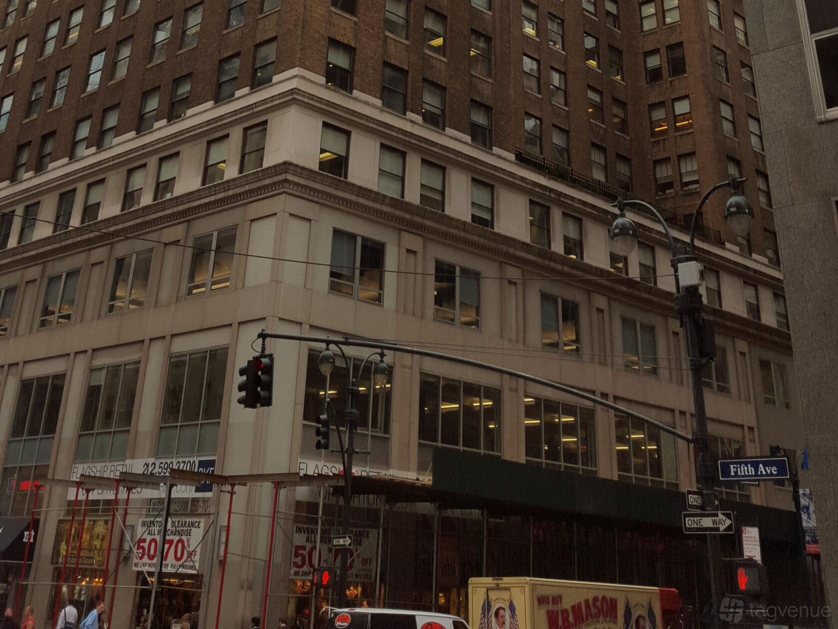 A meeting centre housed in a multi-story brick building with large windows at Helix Workspace 535 Fifth Avenue.