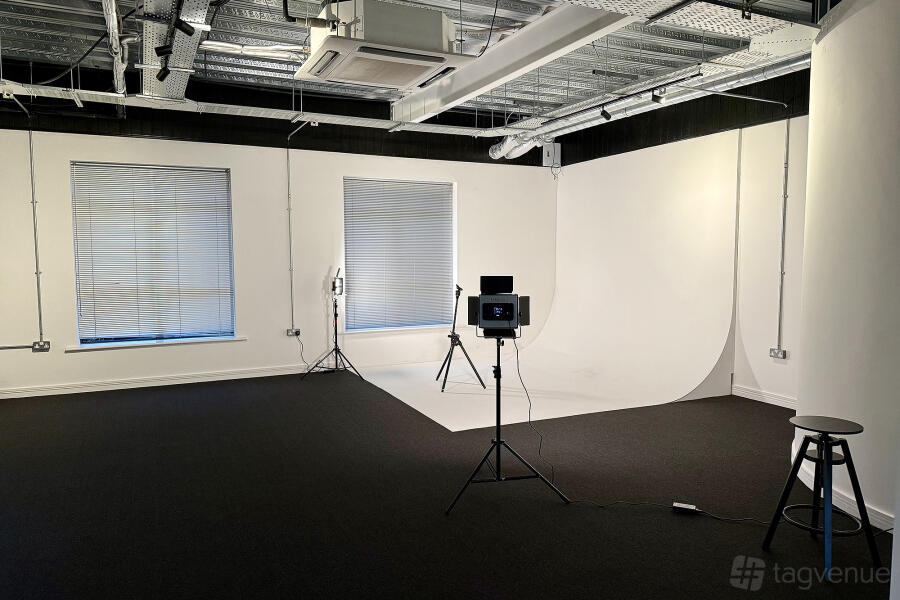 Entire Studio Entire Studio
