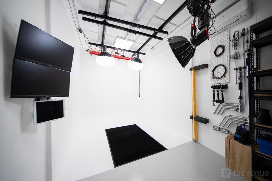 Entire Studio Entire Studio