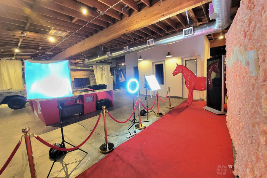 Unique & Spacious Flex Space Unique & Spacious Flex Space