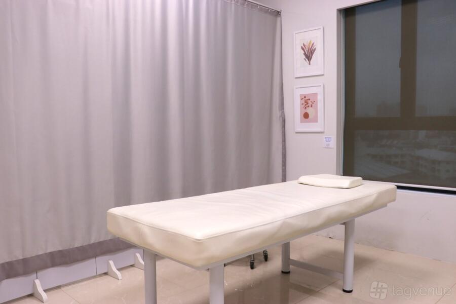 Massage Bed White Room Massage Bed White Room