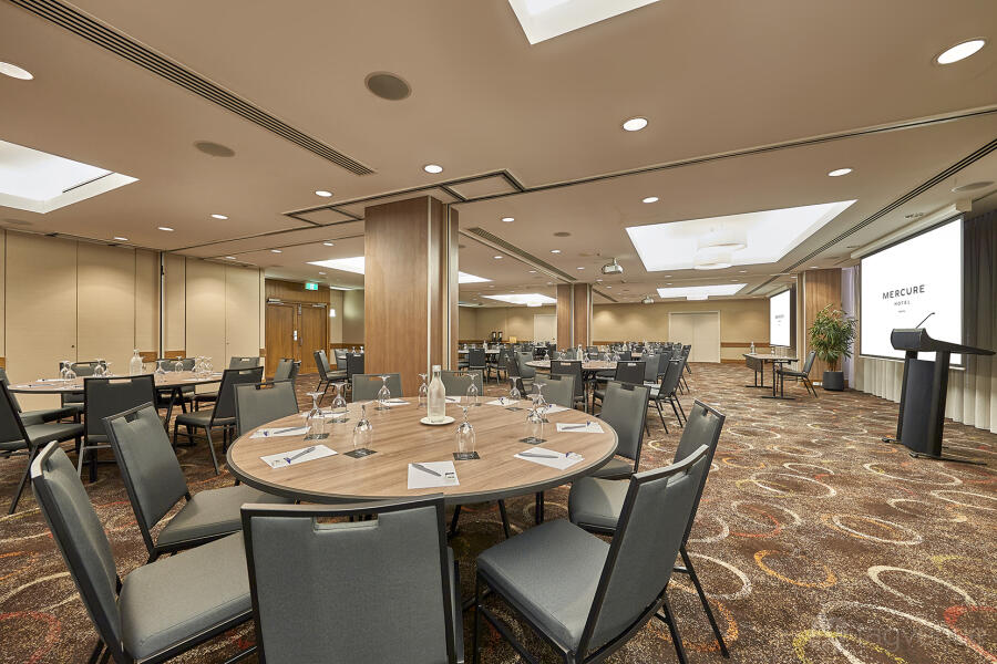 Caroline Ballroom at