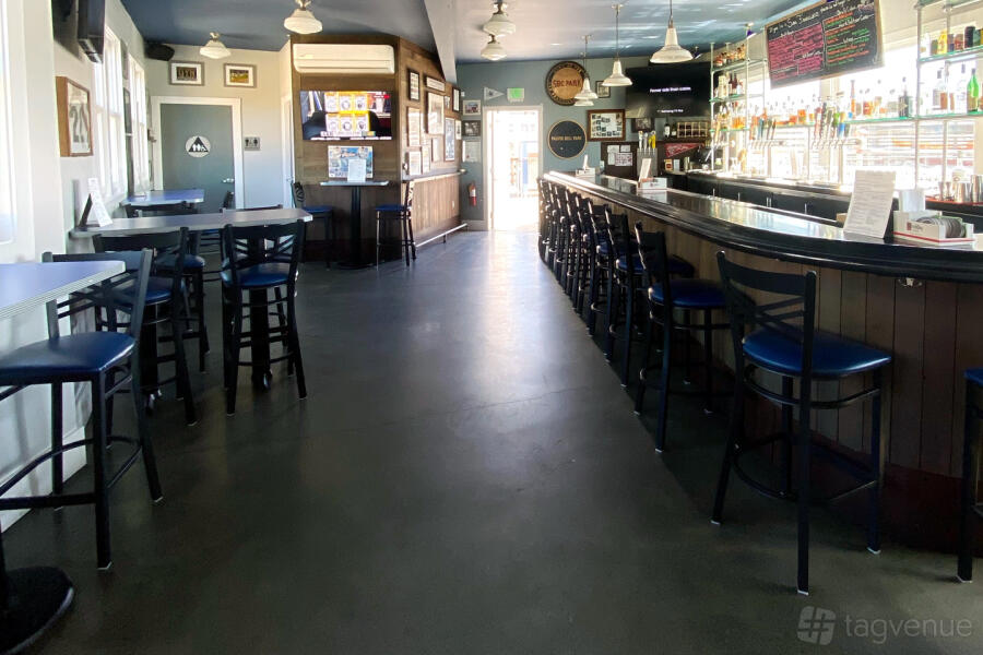 Waterfront Bar/Restaurant Waterfront Bar/Restaurant