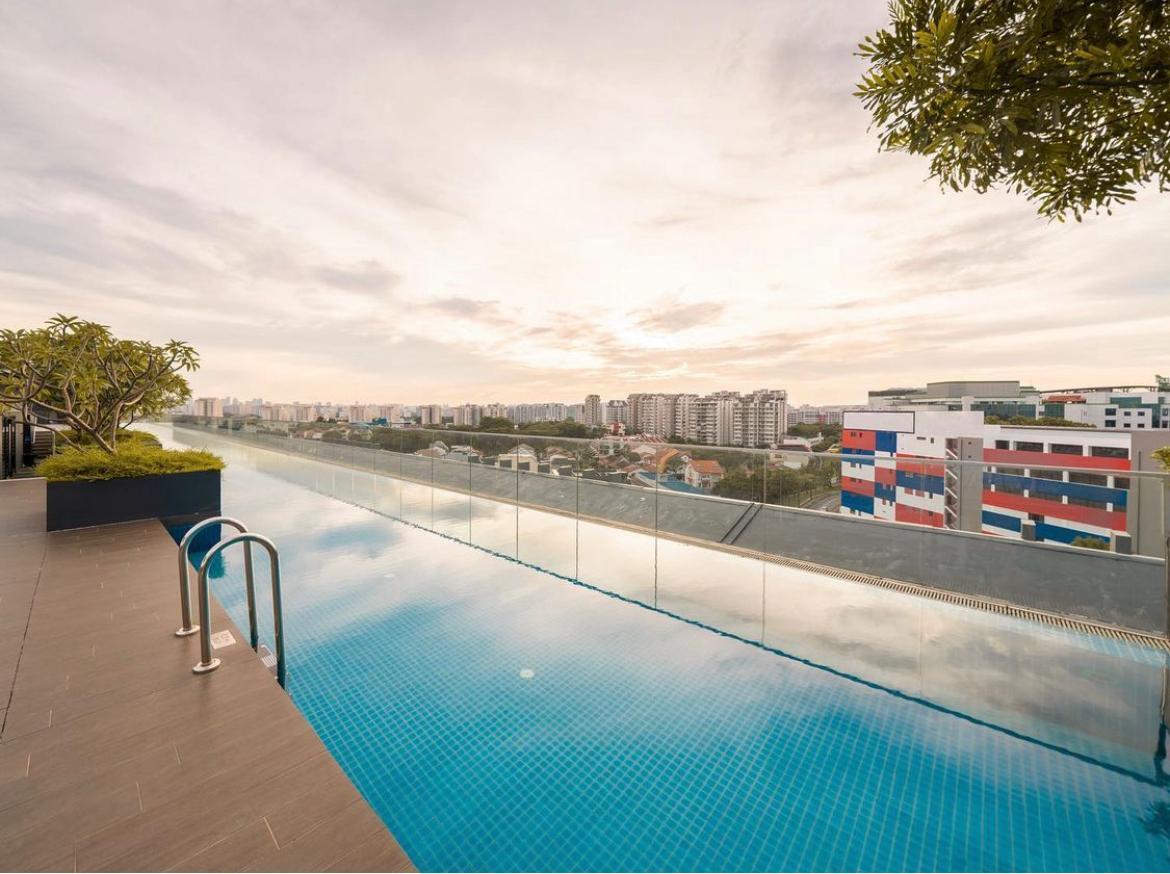 A rooftop event space with an infinity pool and glass railing overlooking the city at Monti Studios.