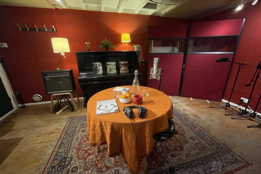 Whole Studio Whole Studio