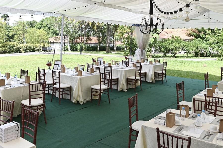 Outside Area at Bay Laurel