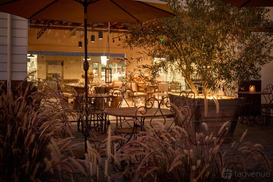 Outdoor Area Outdoor Area