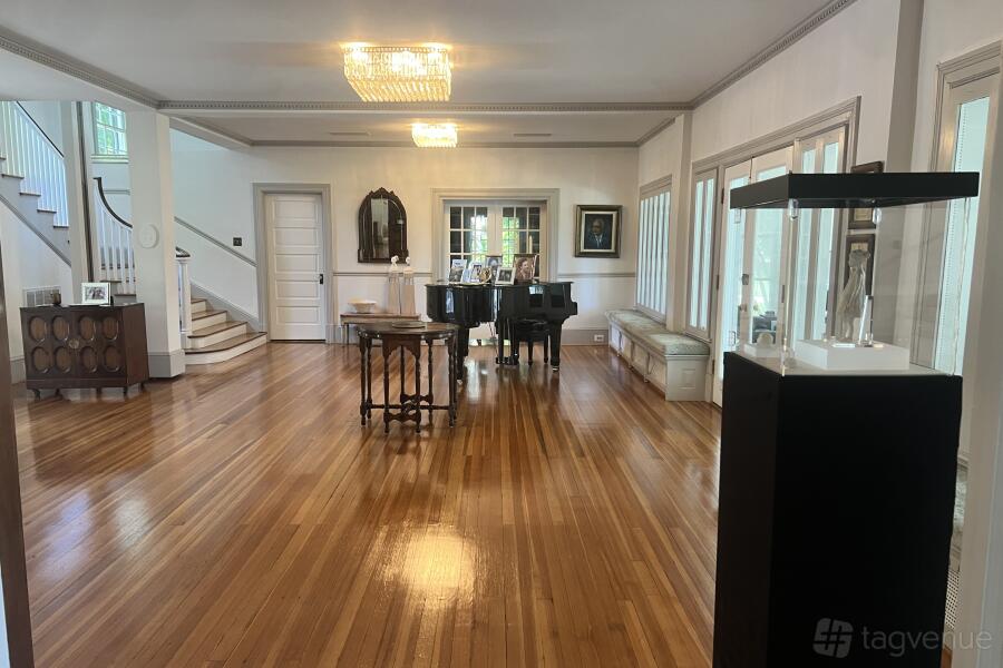 FOYER FOYER