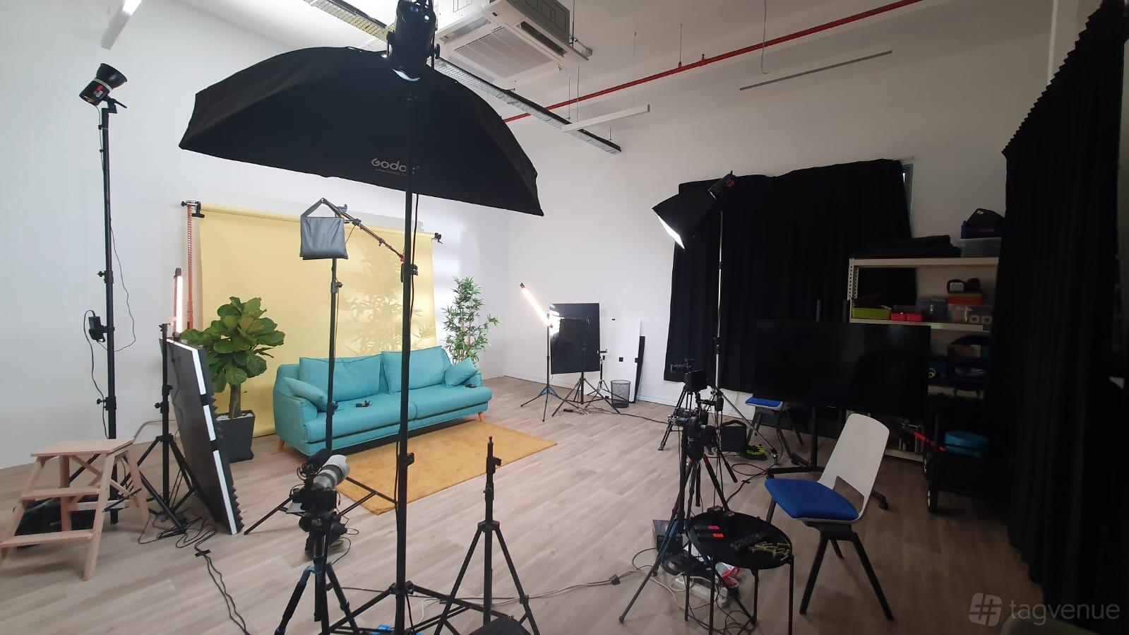 Easy Video Studio Venue Rental in Singapore | Photos & Prices