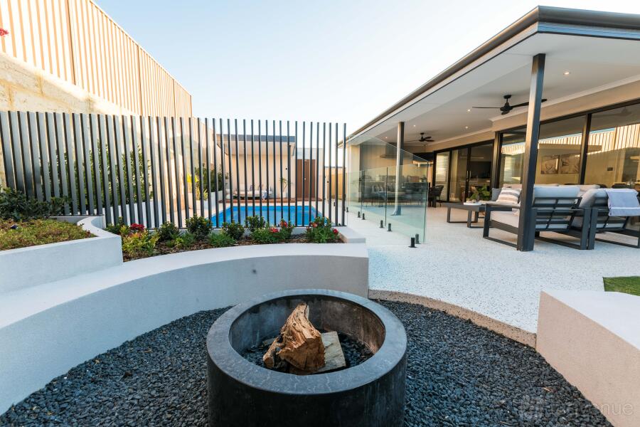 House Space with Swimming Pool House Space with Swimming Pool