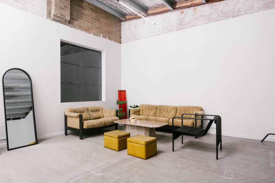 Natural Light CYC Studio at UNO STUDIOS