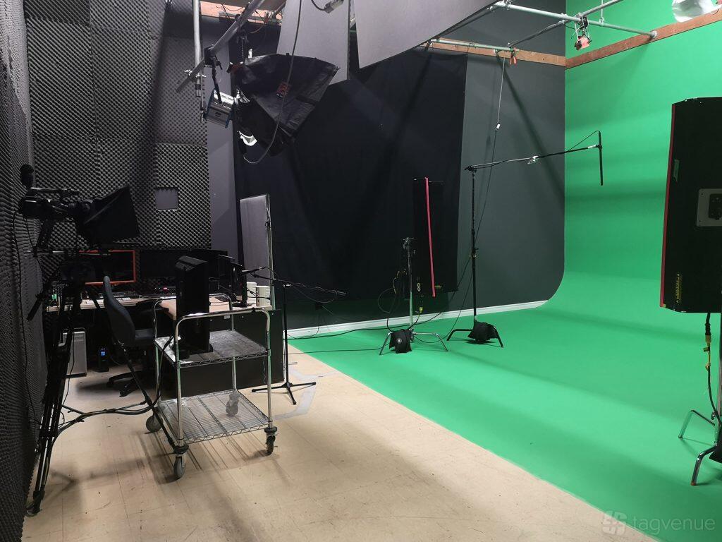 2700 Dufferin Studio