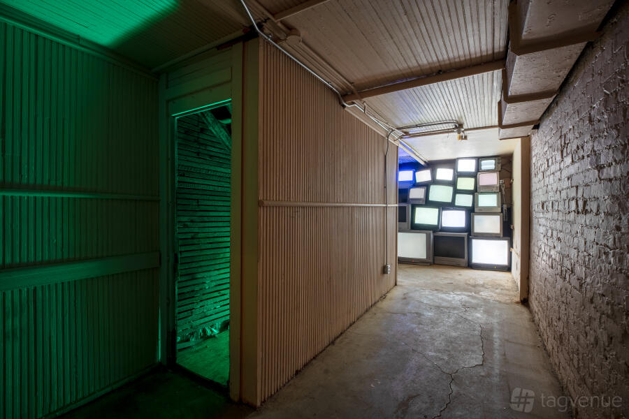 Classroom with TV Wall at Gymnopedie