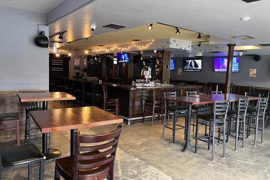 Coach's bar and grill top