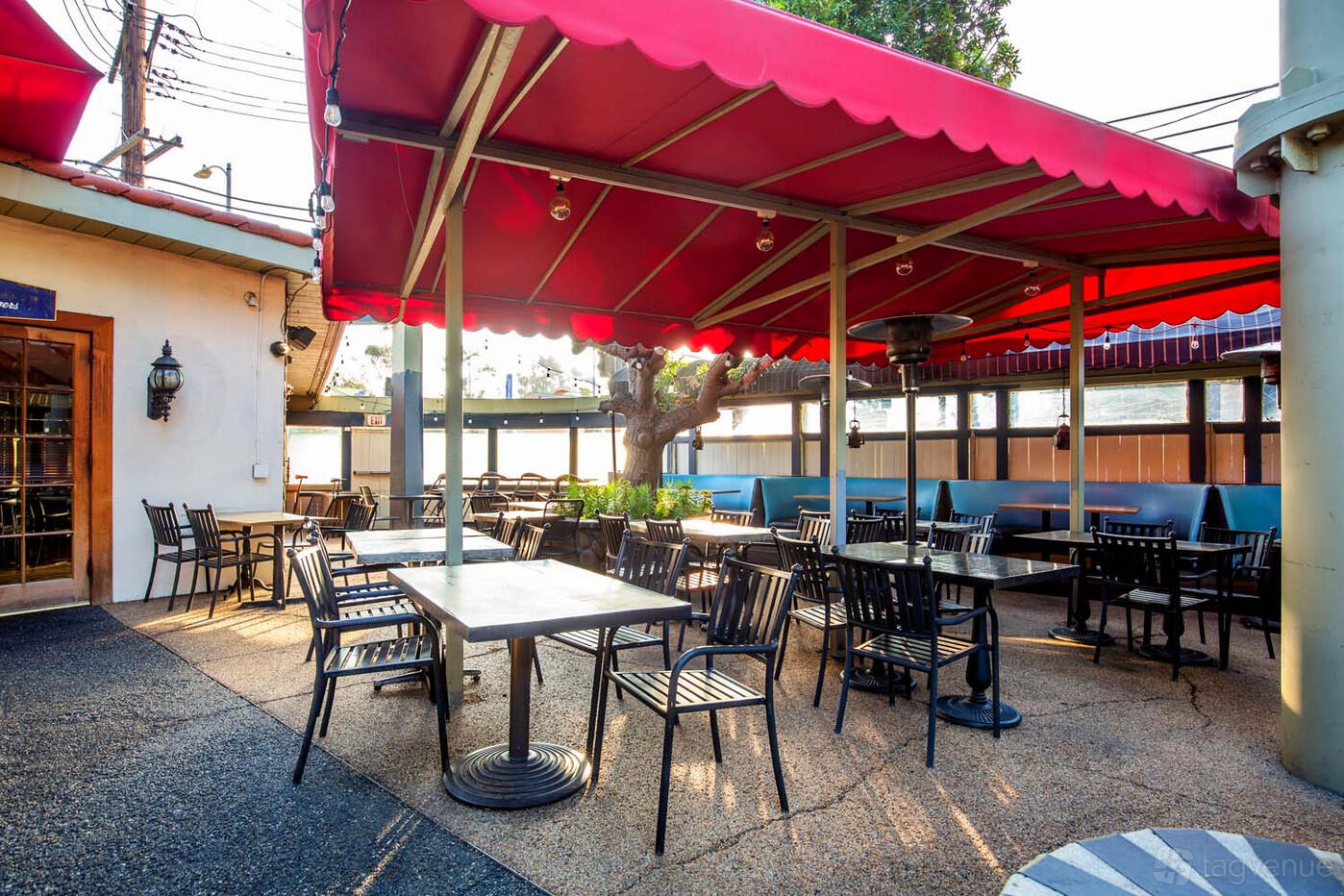 Outdoor Area - Ivanhoe Restaurant & Bar - Event Venue Rental - Tagvenue.com