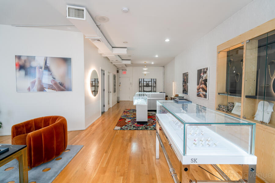 Showroom/Office space Showroom/Office space