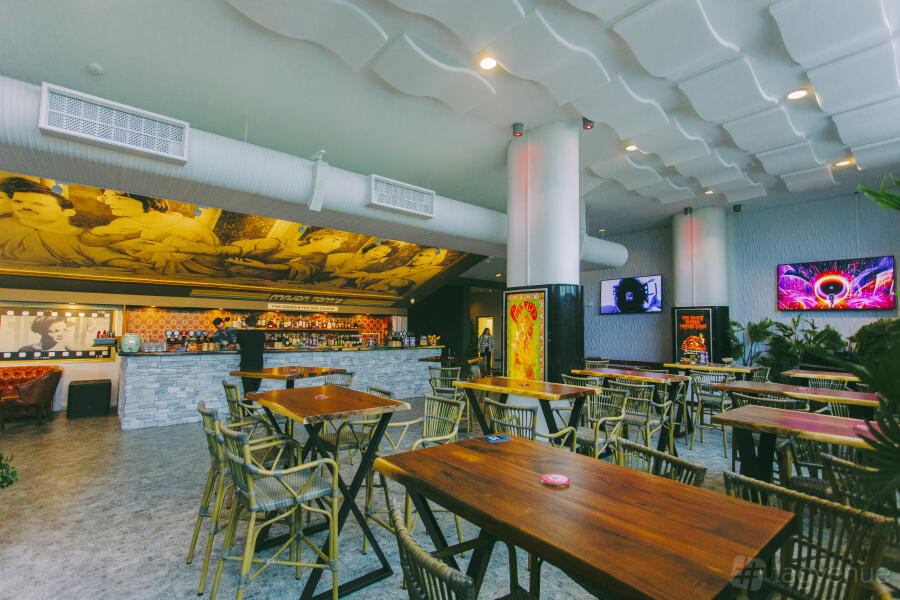 Tom's Bar Area & Balcony at