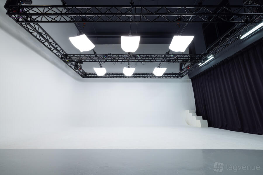 Cyclorama Studio with Truss at