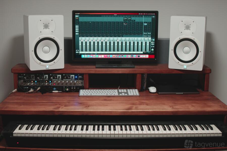 Whole Studio Whole Studio