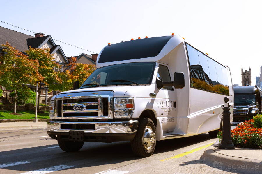 The 16 Best Party Buses for Rent in Miami, FL | Tagvenue