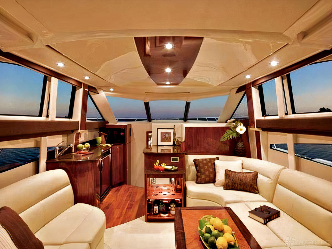 Medium Yacht at Toronto Yachts at Toronto Yachts