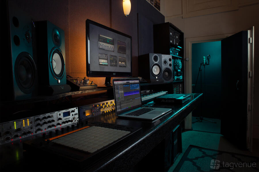 Studio 1 Studio 1