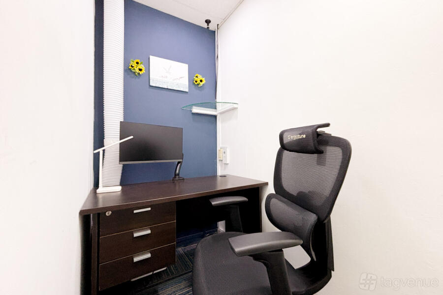 No. 4 - 1 pax Day Office No. 4 - 1 pax Day Office
