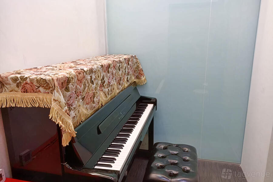 Basic Piano Practice Room Basic Piano Practice Room