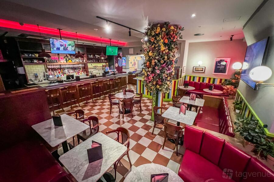 Full Venue at Sixes Social Cricket - Fitzrovia