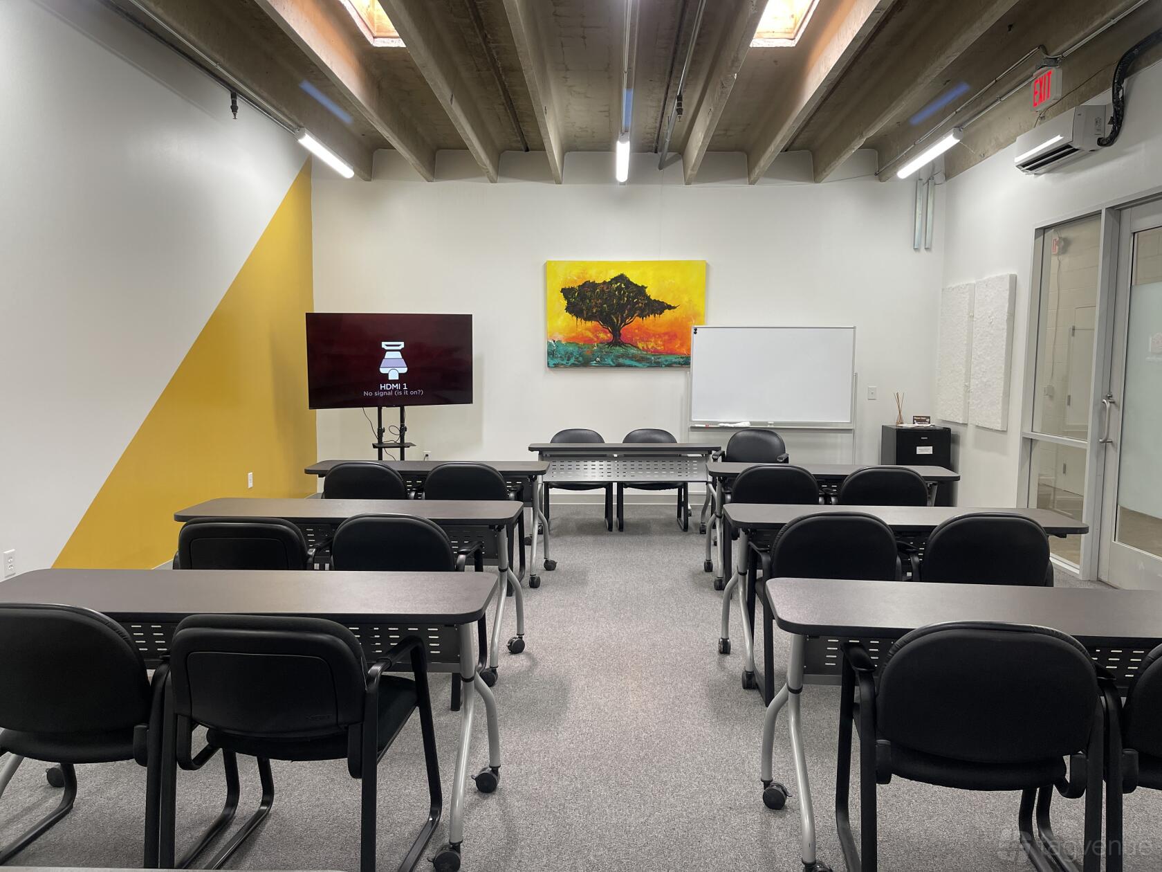 Training Roon Modern Training Room - Sesh Coworking - Event Venue Rental - Tagvenue.com