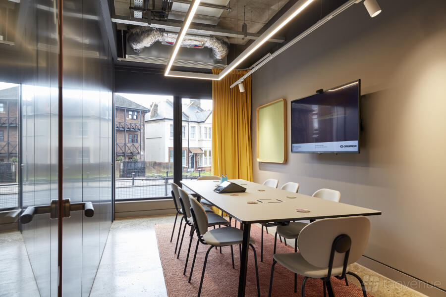0M2 - 8 person at
