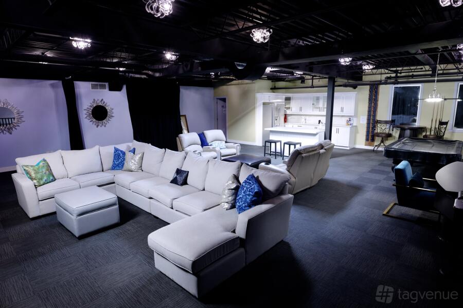 VIP Lounge: Your Exclusive Oasis for Creativity and Luxury at MDC Music Studios