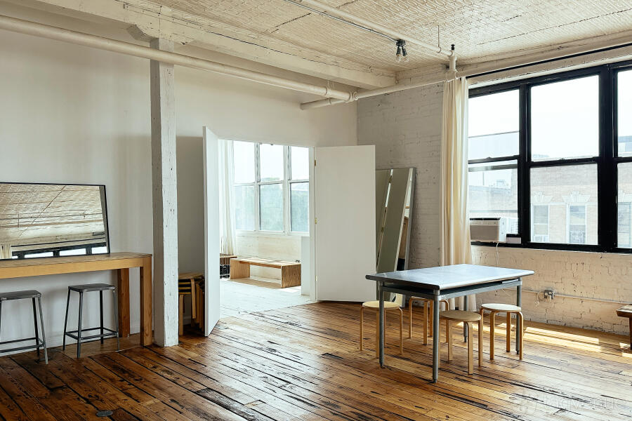 Versatile Natural Light Loft Versatile Natural Light Loft