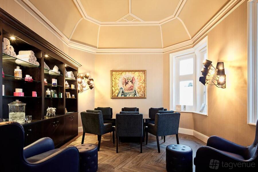 Parlor 3 Parlor 3