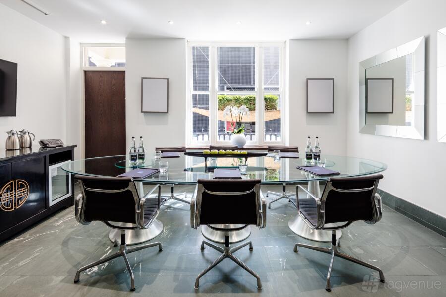 Green Room at Radisson Blu Hotel, London Marble Arch