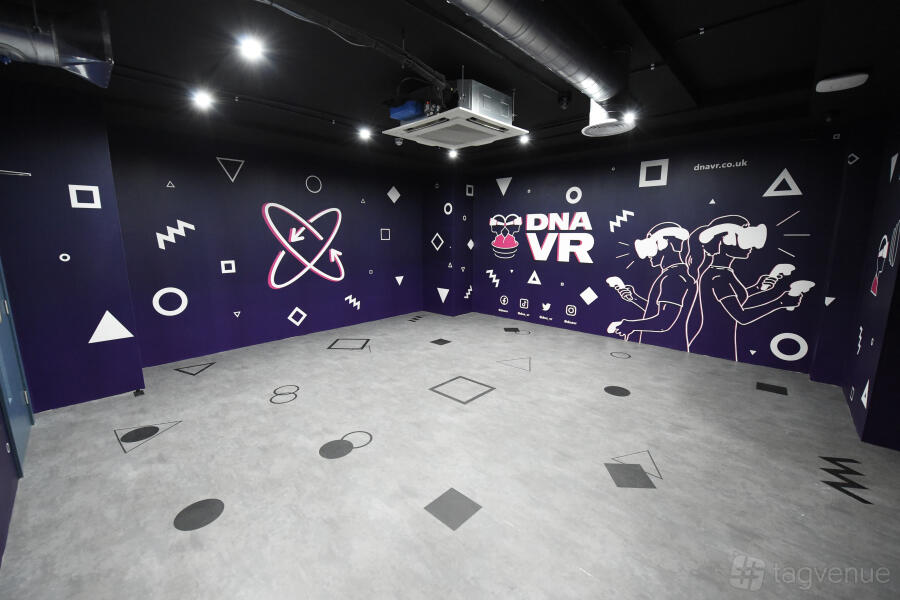 Free Roaming VR Experience Free Roaming VR Experience