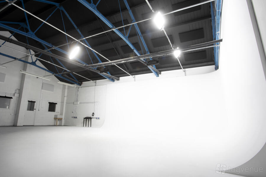 Infinity Drive In Drive-in Infinity Cove Venue Hire in London | Reviews, Photos & Prices