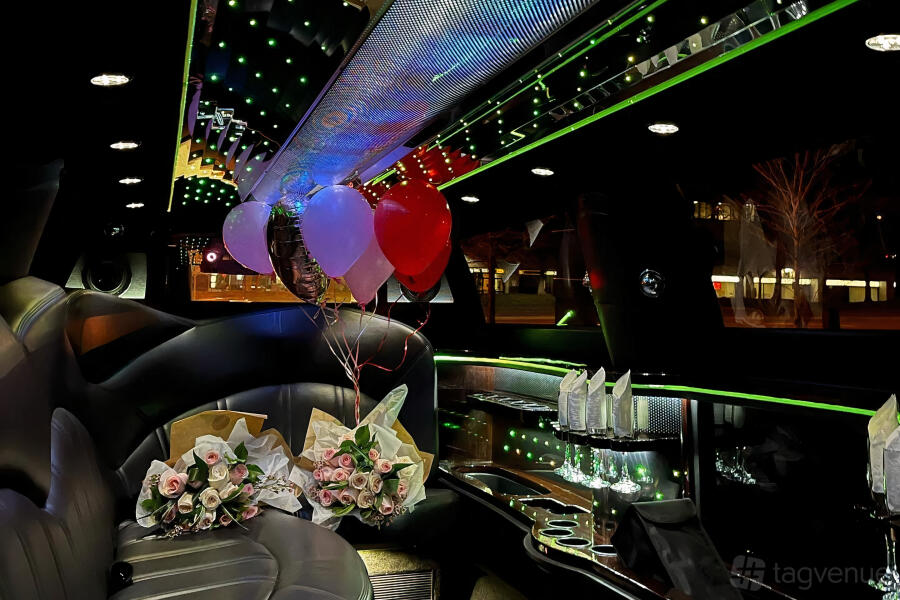 Lincoln MkT Stretch Limo at