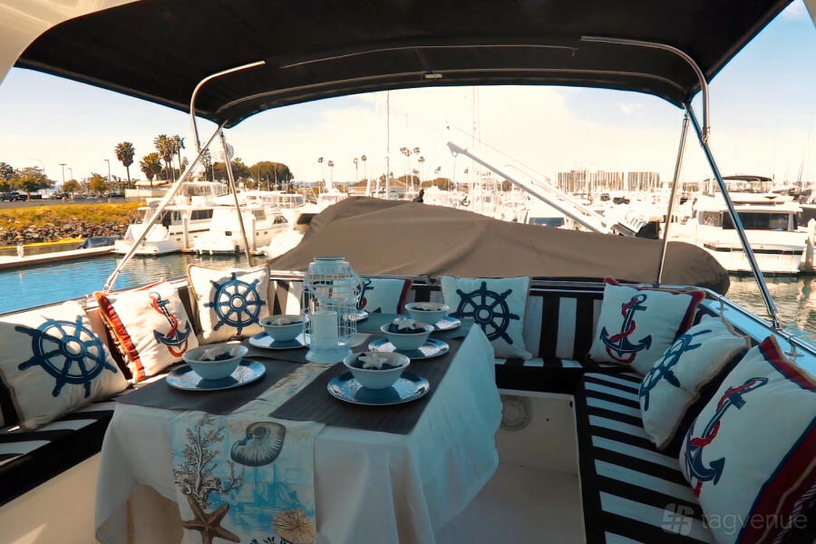60′ Hatteras 60′ Hatteras