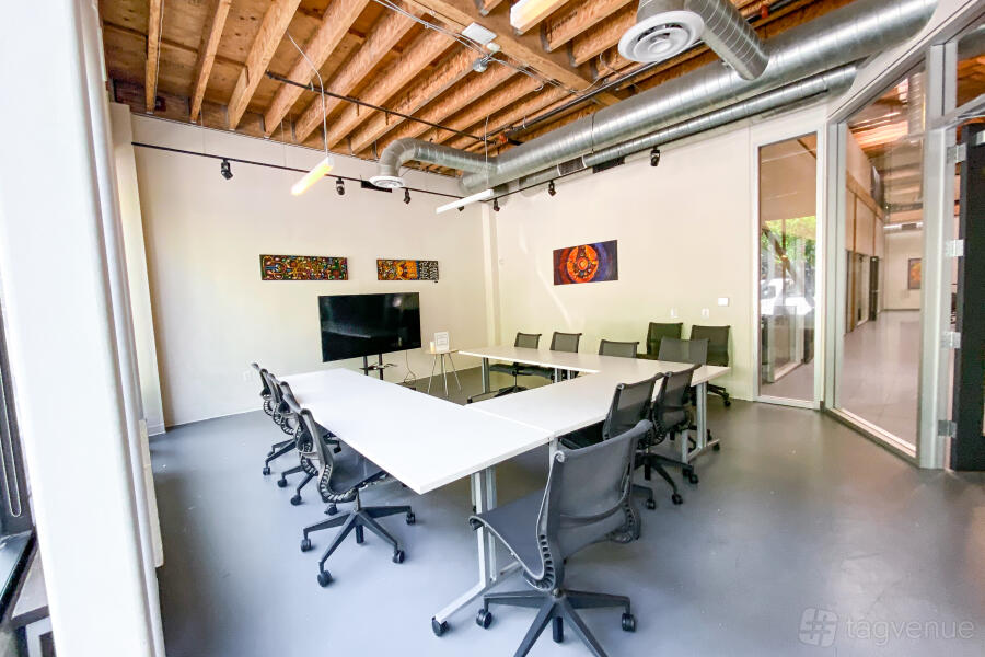 Lakeside Suite at Oakstop  2323 Broadway