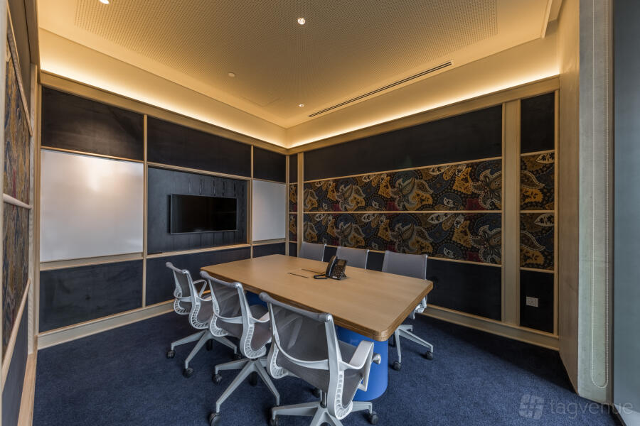 Meeting room for 6 at