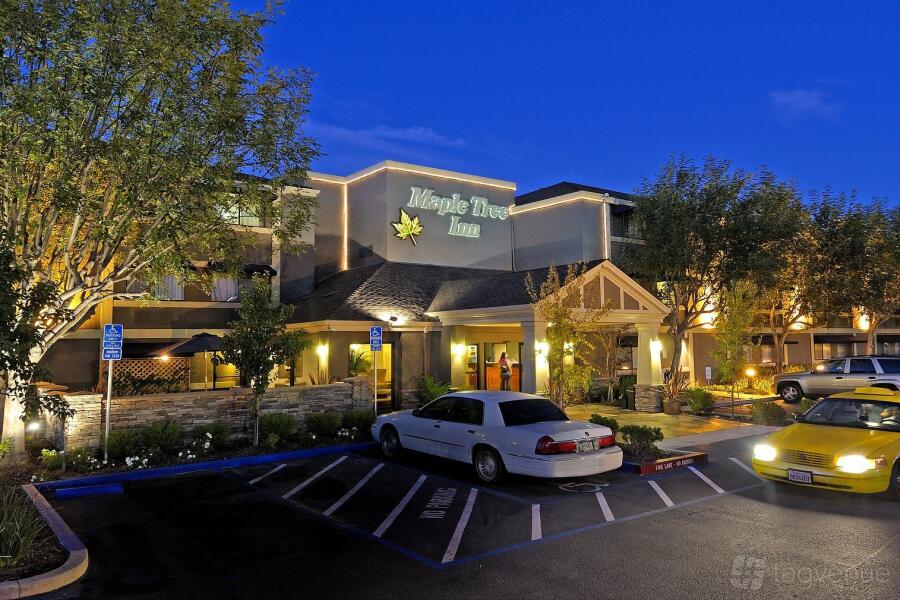 Sun Tree Inn Conference Room - Maple Tree Inn - Event Venue Rental - Tagvenue.com