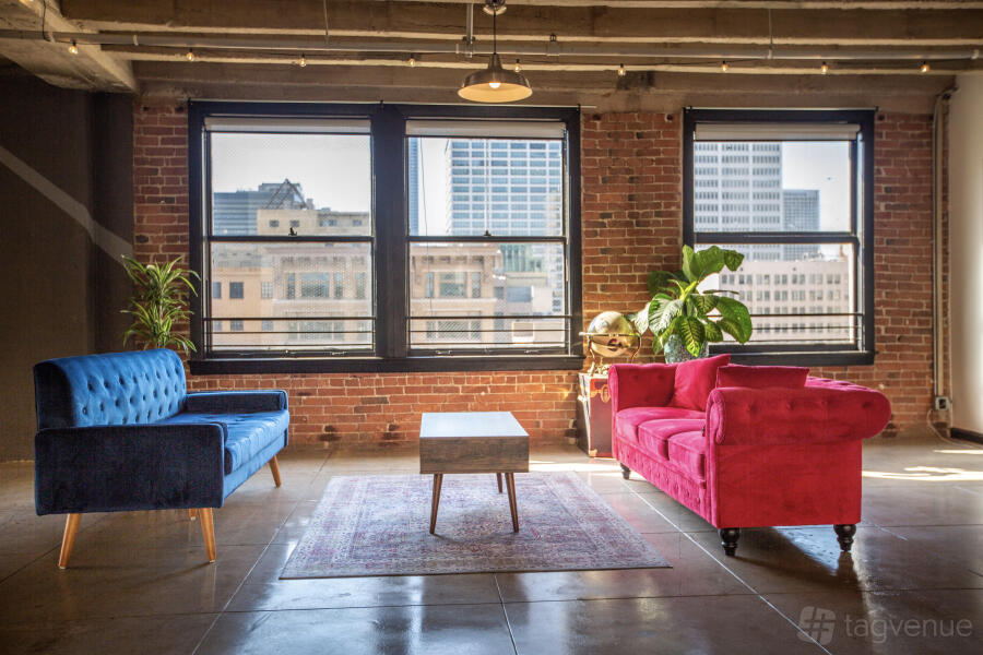 DTLA Loft with Skyline View DTLA Loft with Skyline View
