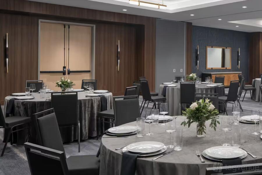 Ballroom & Meeting Room Ballroom & Meeting Room