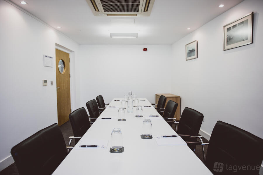 Dakota Room at Orega - The Beehive - Gatwick