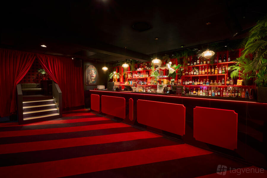 Club Room & Main Bar at
